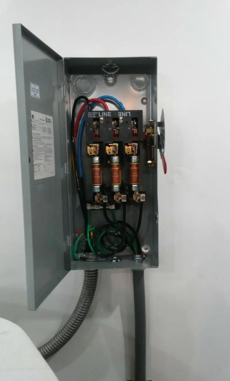 Three-phase disconnect switch installed for Electrical Wiring & Rewiring in PiÃÂ±on Hills